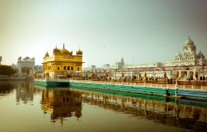 Sikh-Heiligtum. Erleben Sie mehrere Religionen auf unserer schwulen Indien Reise Goldener Tempel in Amritsar